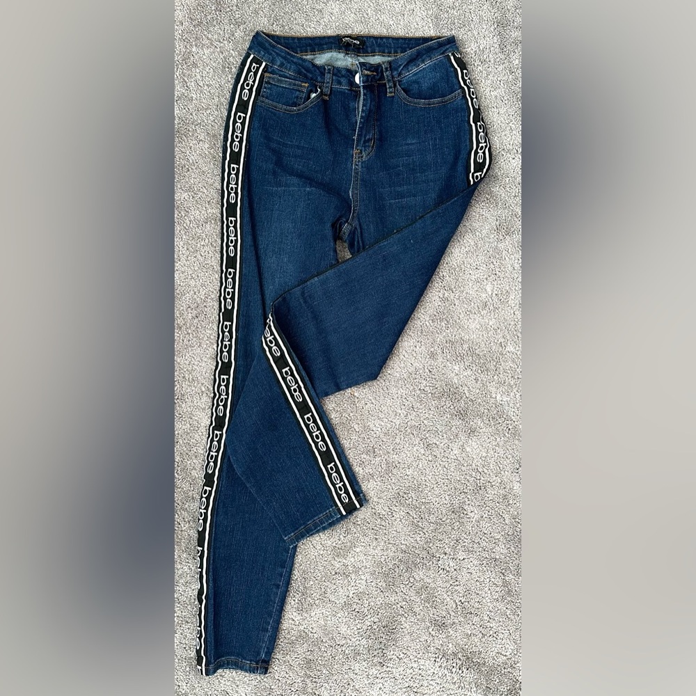 Never worn bebe skinny jeans.